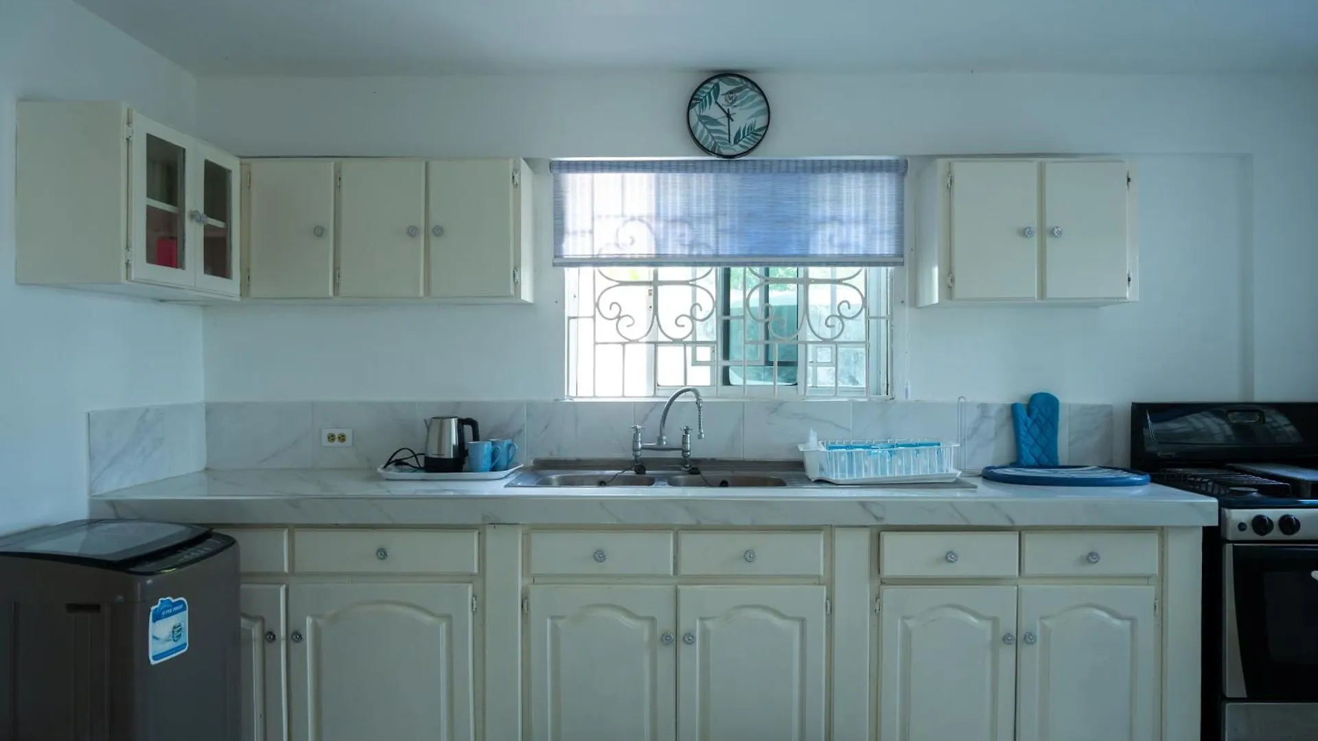 Гостевой дом The Carhampton Villa Бухта Монтего